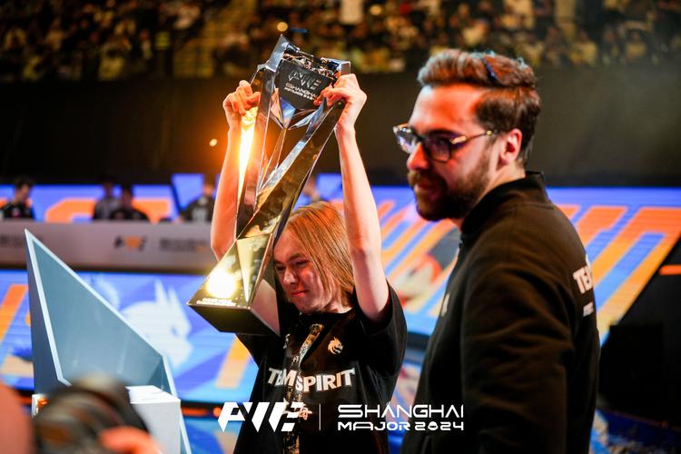 LNG赛后返图：Scout目光无神 GALA略显凝重