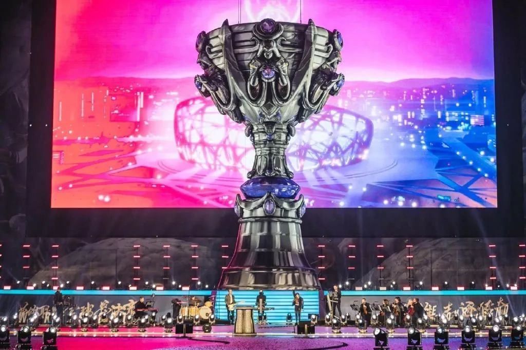 被禁赛教练回归，Heroic盼登上世界第一