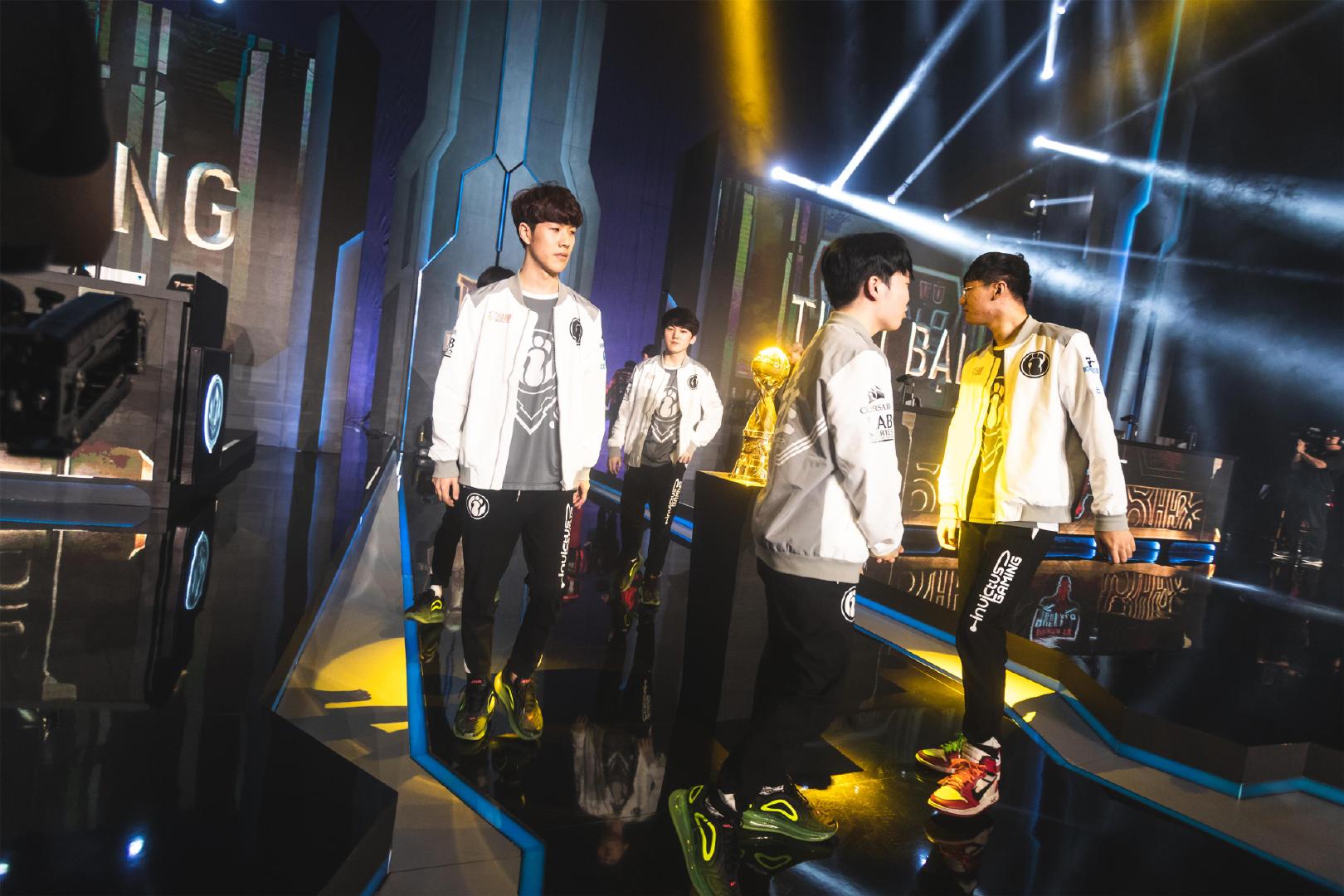 Anyone's Legend 在 LPL 分组赛 2 2025 中领先