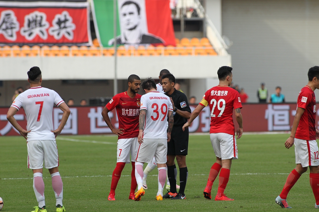 今日LPL赛前海报比拼：WBG断角 EDG旧物处理 RNG勇往直前